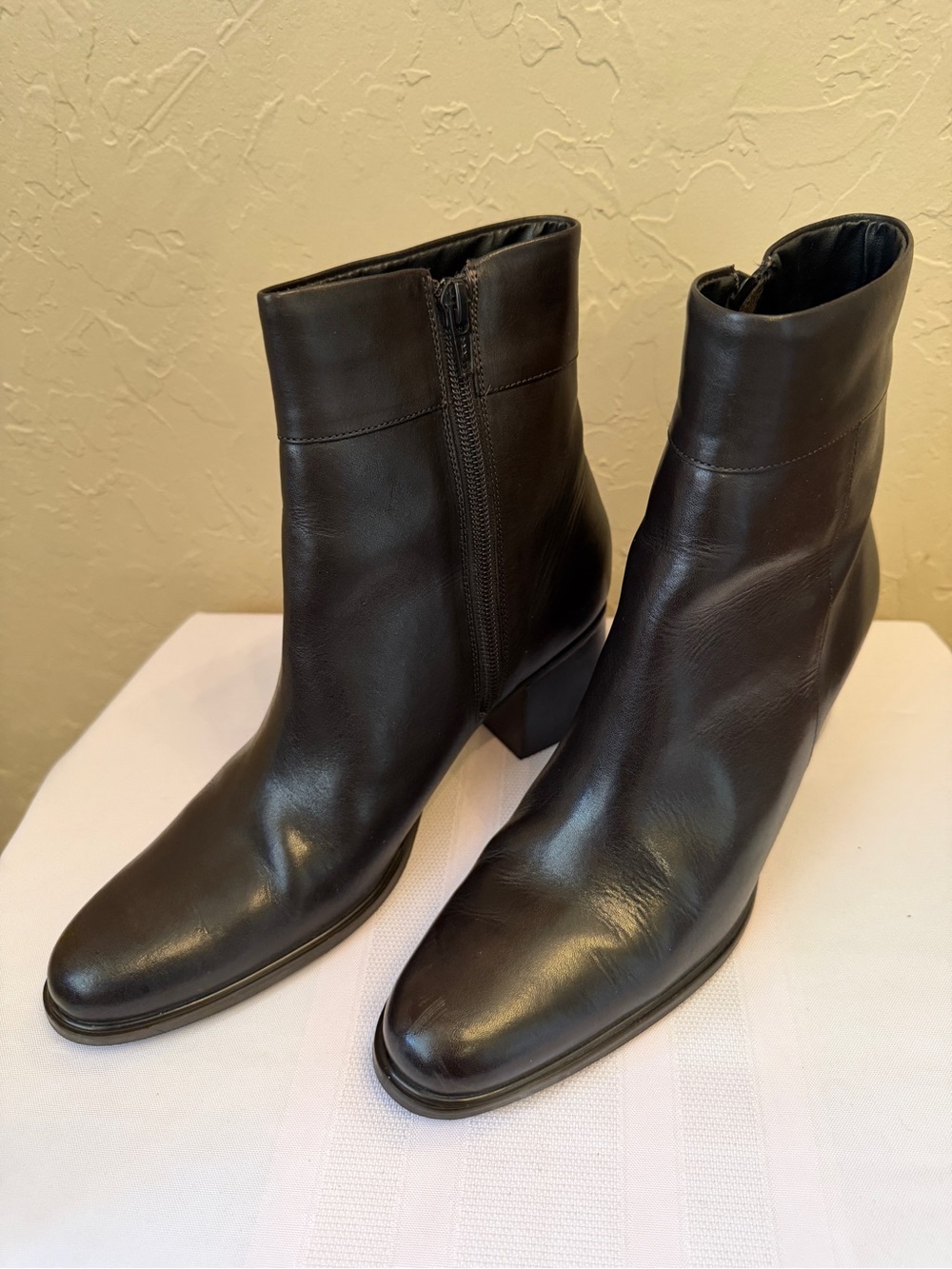 Ann Taylor Loft - Bessie Brown Leather Ankle Boots with Side Zipper size 8 M